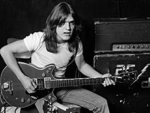 Умер Малькольм Янг из AC/DC