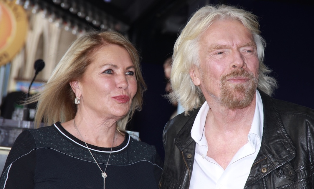 Британский миллиардер сообщил о смерти своей супруги