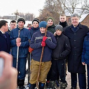 Корнейчук: Порошенко не дал за фотографию даже коробку «Рошена»