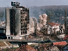 Через 20 лет после бомбёжек Белграда: почему Сербия готова поверить США
