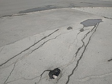 Можно ногу сломать: в центре Челябинска случился очередной опасный провал