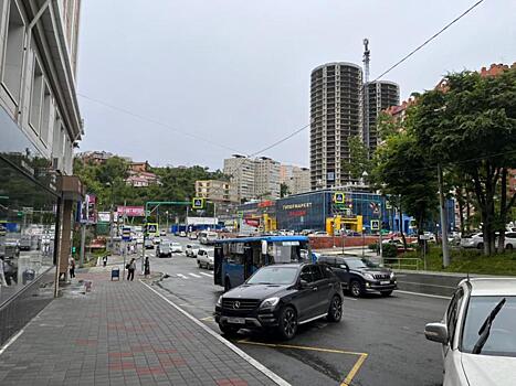 «Свершилось»: в центре Владивостока массово эвакуируют машины