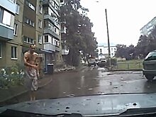 В Уфе таксист спас раненного полуголого мужчину