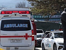 Мотоциклист провалился в огромную воронку в асфальте