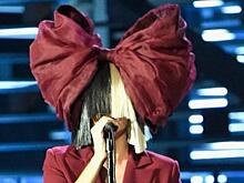 Певица Sia впервые стала бабушкой