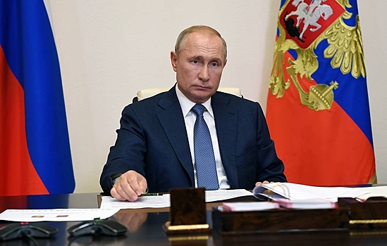 Путин повысил оклады судей на 3%