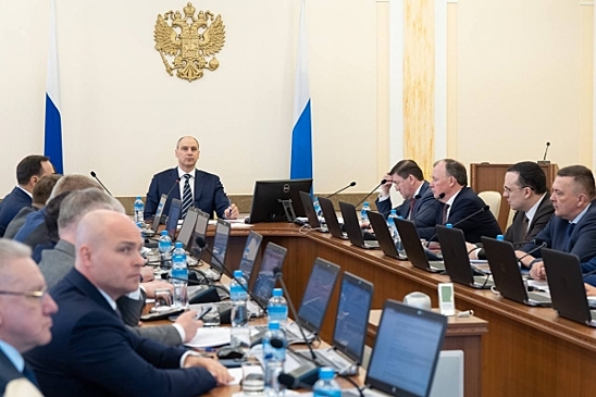 Денис Паслер поручил в кратчайшие сроки рассчитаться с зарплатными долгами перед бюджетниками