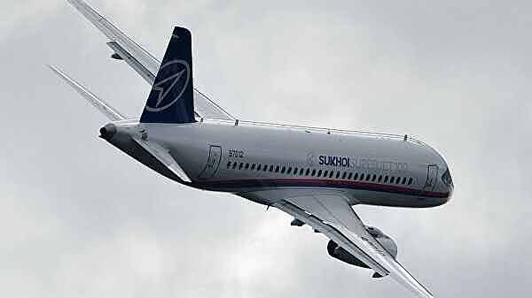 Вылетевший из Москвы Sukhoi Superjet подал сигнал тревоги