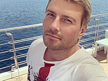 Красивый ботаник! Николай Басков сменил имидж и примерил очки