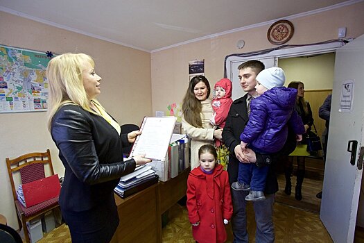 Более 15 сертификатов на соцвыплату для покупки жилья вручили молодым семьям Балашихи