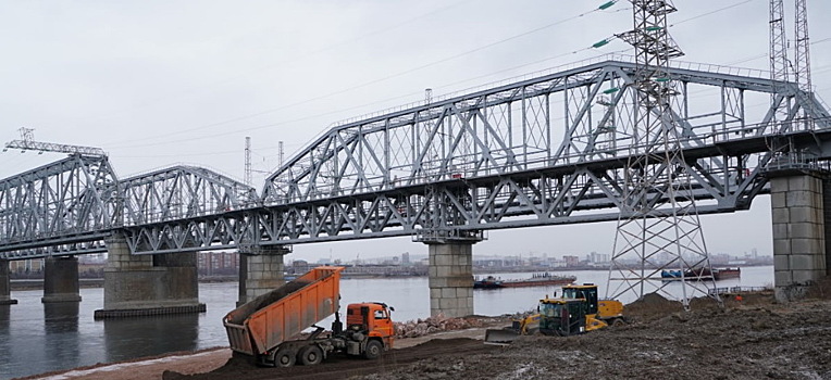 В Красноярске строительство развязки на Николаевский мост остановили из-за судов