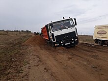КАМАЗы тонут на дорогах под Костромой