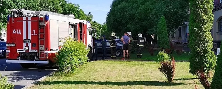 Больше 100 человек эвакуировали из здания Пенсионного фонда из-за футляра для очков