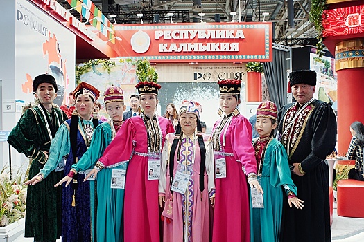 Семейные династии России представили свои регионы на форуме "Родные - Любимые"