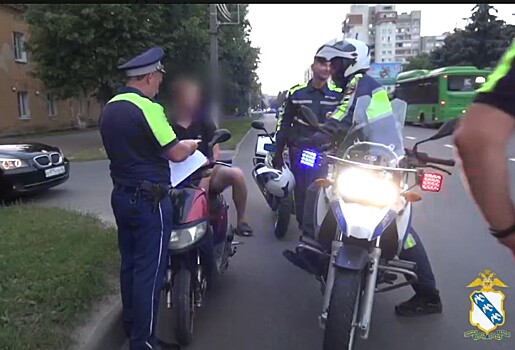 В Курске полиция задержала группу несовершеннолетних мотоциклистов