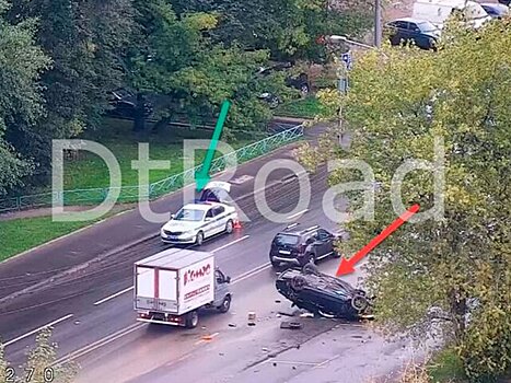Два автомобиля столкнулись на улице Плеханова