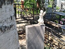 В Нижнем Тагиле простились с двумя девушками, утонувшими вместе с машиной в пруду