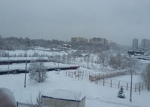 Снег проломил навес на стадионе в Подмосковье