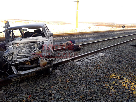 Поезд протаранил машину с людьми около Новокузнецка