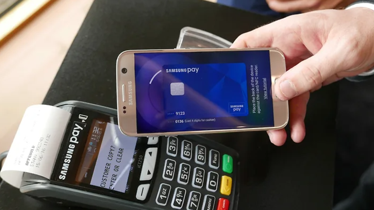 СМИ рассказали об угрозе запрета Samsung Pay в России - Рамблер/финансы