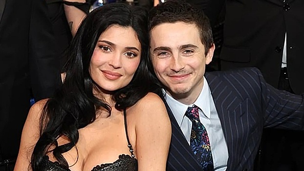 Кайли Дженнер прослезилась от признания Шаламе со сцены Critics Choice