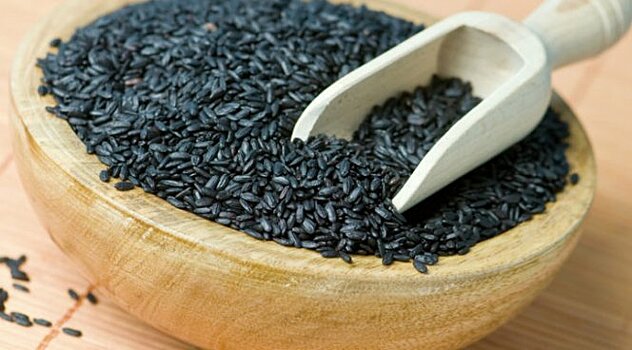 Ученые рассказали, чем полезен черный рис