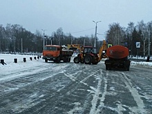 Коммунальщики продолжают убирать снег с пензенских улиц