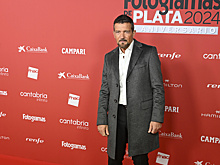 «Моя детская любовь»: актер Антонио Бандерас появился на красной дорожке с заметно закрашенной сединой