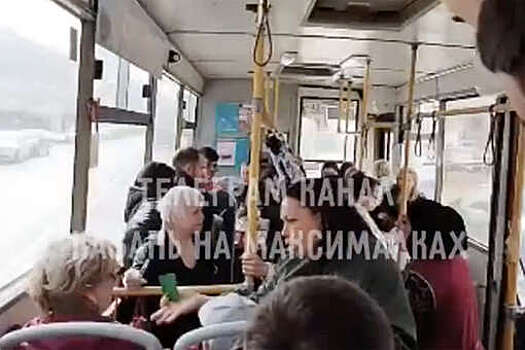 В Казани кондуктор в хиджабе избила пенсионерку за неоплаченный проезд в автобусе
