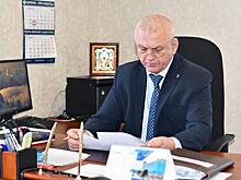 Жена мэра Южно-Курильска, который во время онлайн-совещания с губернатором залез в трусы к своему заму, срочно изолировала мужа