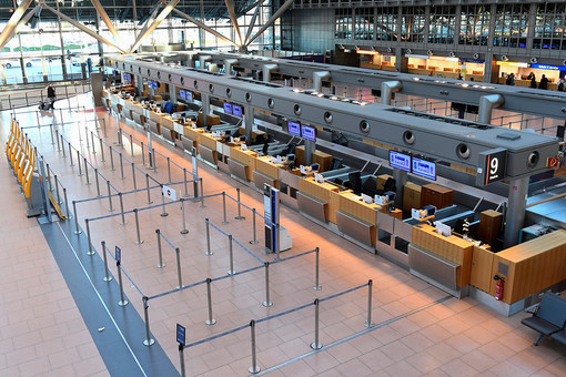 Bild: из-за вооруженного мужчины аэропорт Гамбурга прекратил авиасообщение