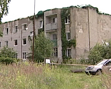В доме у жителей посёлка Комсомольск текут потолки, растёт плесень, а теперь пропал и свет