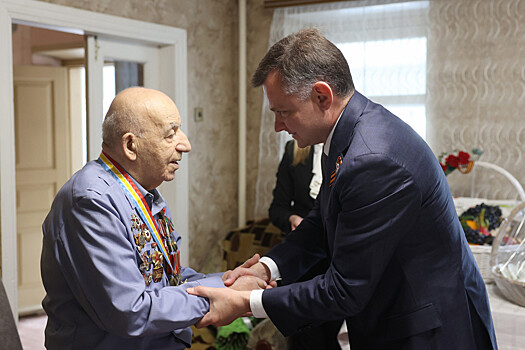 Фронтовику Калусту Магояну вручили знак &laquo;Почетный гражданин Ростовской области&raquo;