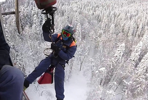 «Могла сойти лавина»: в МЧС показали, как спасали омского сноубордиста у «Розы Хутор» (видео)