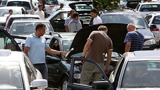 МВД: мошенники начали продавать авто с помощью дипфейков блогеров