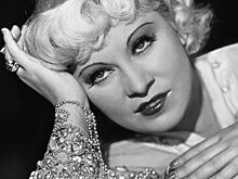 Помада сквозь декады: 10 оттенков, которые рулили с 1921 по 2021