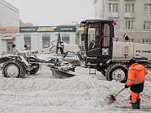 Над устранением последствий снегопада в Тюмени работало 600 единиц техники