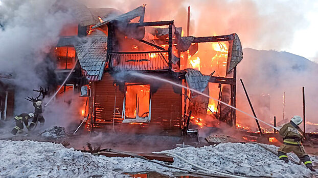 Гостевой дом сгорел на алтайском курорте