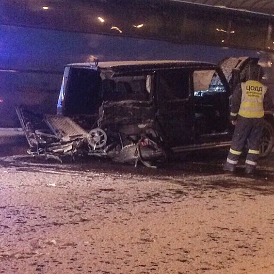 35-летняя россиянка погибла на месте, ее дочь скончалась в больнице, 38-летний отец семейства получил травму головы