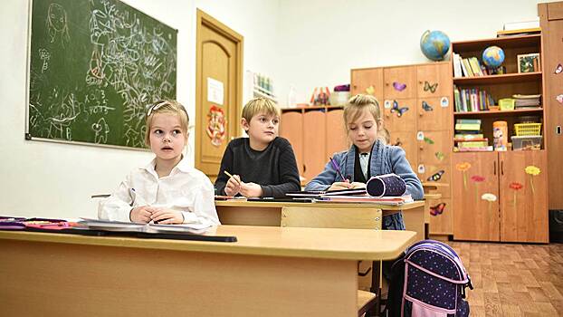 Московские школы сами примут решение о приглашении родителей на новогодние утренники