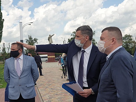 Губернатор Александр Никитин отметил успешный опыт синхронизации нескольких программ при обустройстве площади Ленина в Уварово