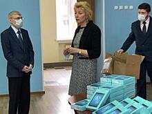 Евгений Пригожин подарил школьникам Петербурга новую партию планшетов
