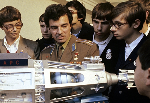 Умер участник нештатной посадки на воду «Союза-23» Вячеслав Зудов