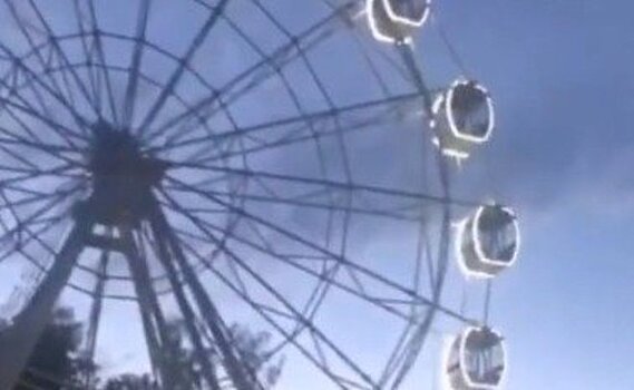 В Лениногорске колесо обозрения сломалось во время катания людей