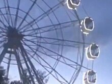В Лениногорске колесо обозрения сломалось во время катания людей