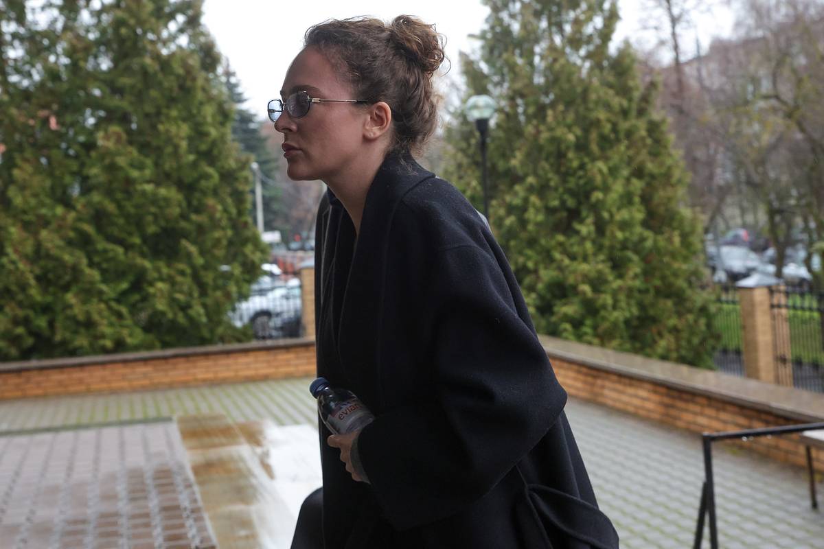 Аглая Тарасова прибыла в суд