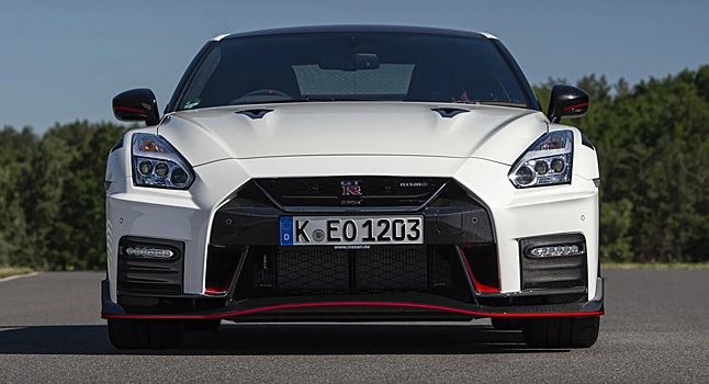 Nissan может выпустить суперкар R35 GT-R с гибридной трансмиссией