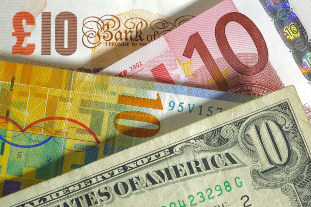 Доллар давит на валюты развивающихся рынков