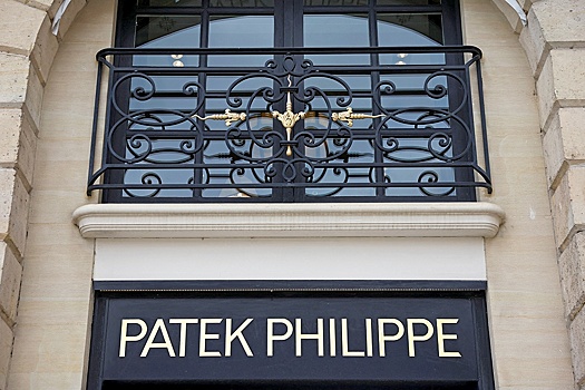 В Швейцарии наручные часы проданы на аукционе более чем за 15 миллионов евро