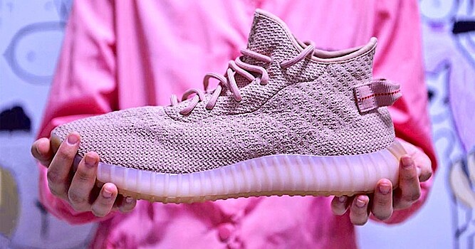 В сети появились первые фотографии новых кроссовок Yeezy Boost 650 V1